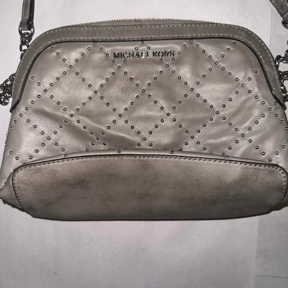 Michael Michael Kors Microstud Cindy Crossbody – Pearl Grey